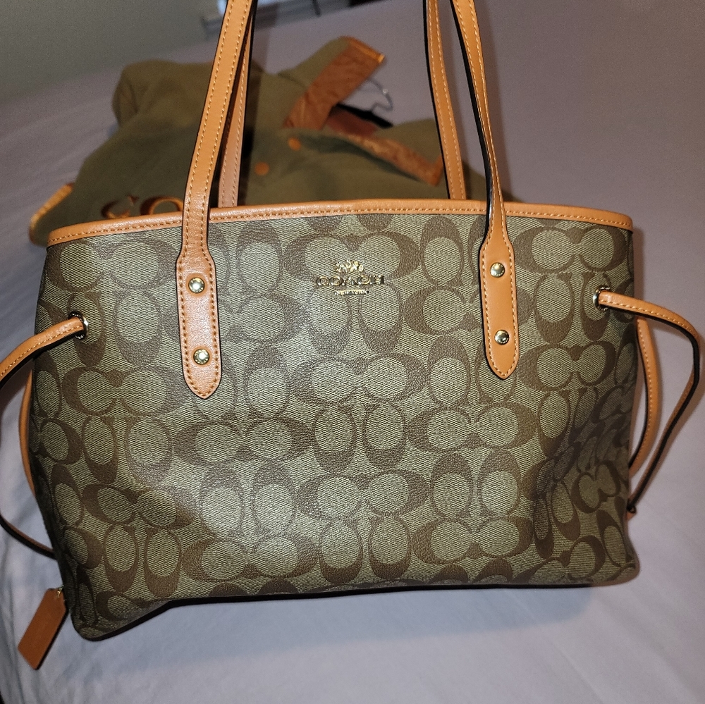 Coach two side shoulder bag  great condition